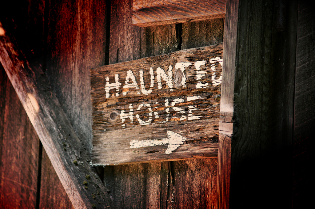 Hanging board haunted house sign